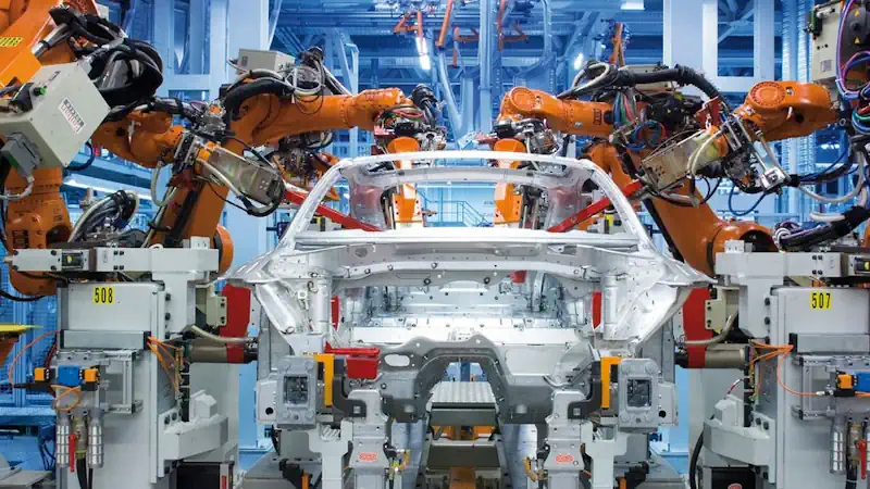 otomobil fabrikası otomasyon robot kollar